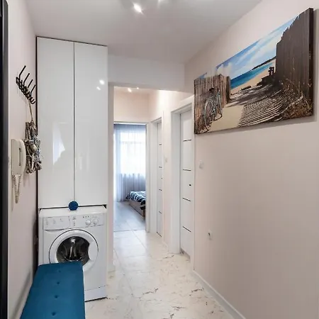 Radi's Coastal Chic Warna