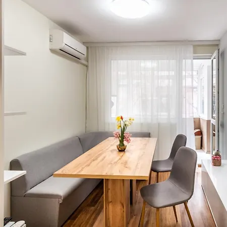 Radi's Coastal Chic Apartmán